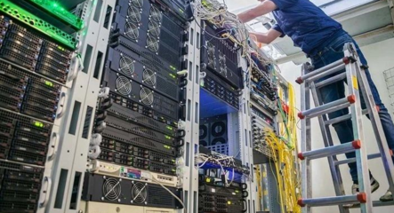 工作站与塔式服务器的比较及其在计算机网络中的安装与维护